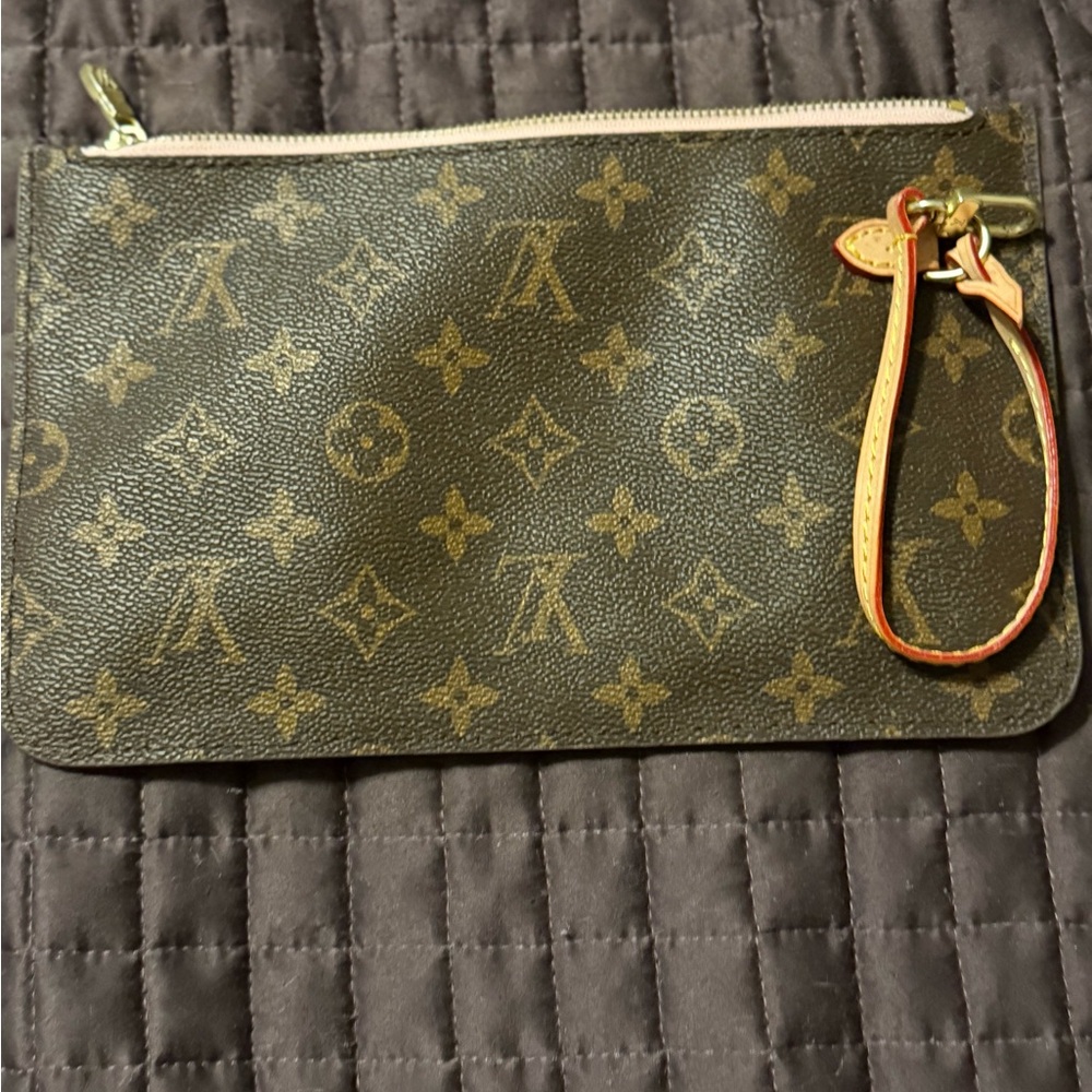 Wristlet L V brown